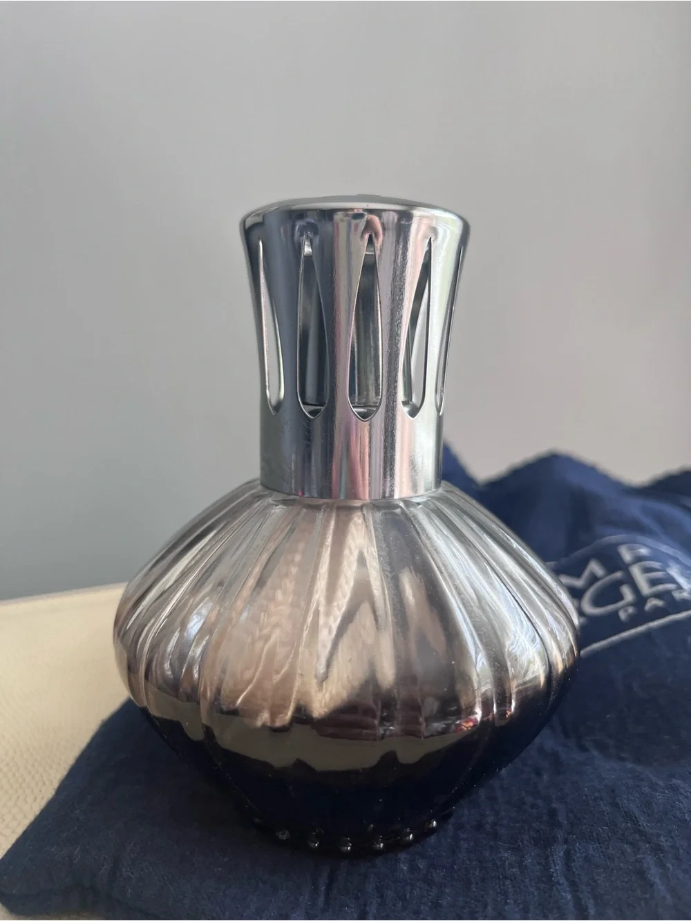 NWOT Lampe Berger Corolla Smoky Gray Catalytic Home Fragrance Lamp